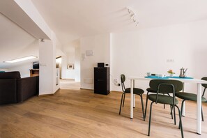 Standard Apartment, 1 Bedroom (Apartment) | Dining room