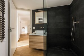 Standard-Apartment, 1 Schlafzimmer (Apartment) | Badezimmer | Dusche, Haartrockner, Bidet, Handtücher