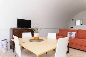 Standard Studio, 1 Bedroom (Apartment) | Living area | 30-inch TV with satellite channels - Suite Donna Carmela by Wonderful Italy (Ostuni)