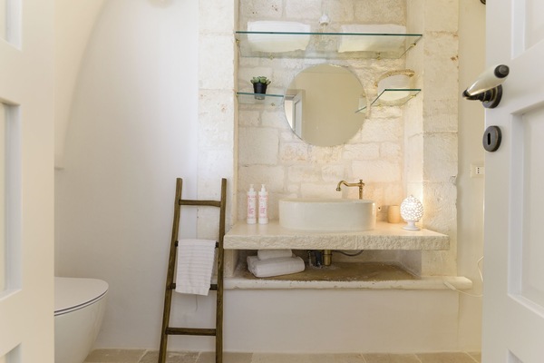 Standard Studio, 1 Bedroom (Apartment) | Bathroom | Shower, hair dryer, bidet, towels