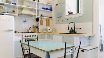 Standard-studio, 1 makuuhuone (Apartment) | Yksityinen keittiö | Jääkaappi, mikroaaltouuni, uuni, liesi