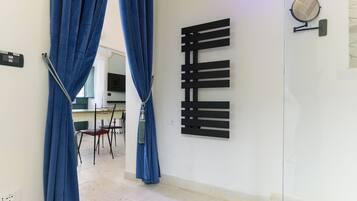 Standard Studio, 1 Bedroom (Apartment) | Bathroom | Shower, hair dryer, bidet, towels