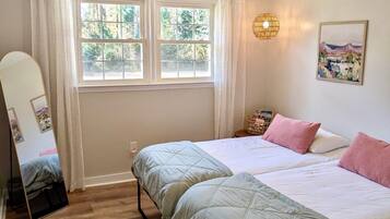 3 bedrooms, desk, free WiFi, bed sheets