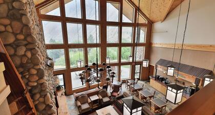 Riverfront 1 Bedroom Suite at Salmon Rapids Lodge