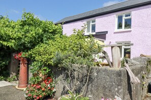 Cottage | Property grounds - Brockstone Cottage (St Austell)