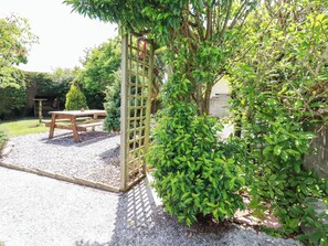 Outdoor dining - Brockstone Cottage (St Austell)