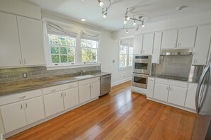 Mikroaaltouuni, uuni, liesi, astianpesukone