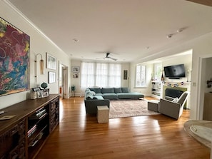 Smart TV, fireplace