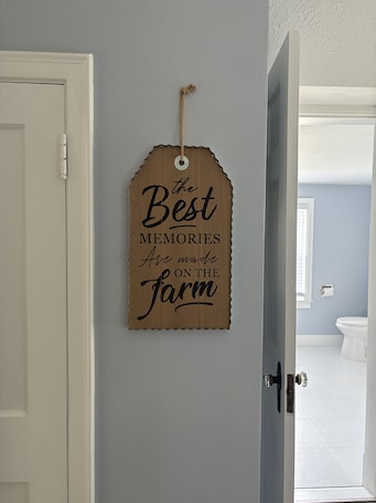 Interior. Farmhouse Room - Michael Lynn Winery and Brewery