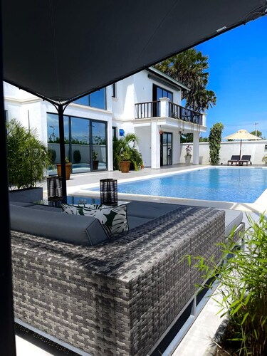 Beautifully set holiday apartment located in Diani Beach, Kenya