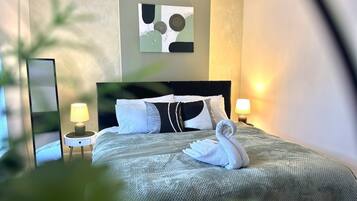 4 bedrooms, iron/ironing board, free WiFi, bed sheets
