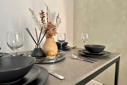 Central Luxe 4BR House|FreeParking| 5 TVs |Sleep10