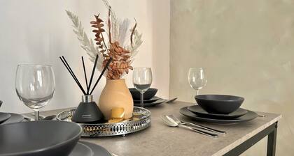 Central Luxe 4BR House|FreeParking| 5 TVs |Sleep10