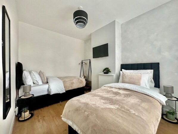 4 bedrooms, iron/ironing board, free WiFi, bed sheets