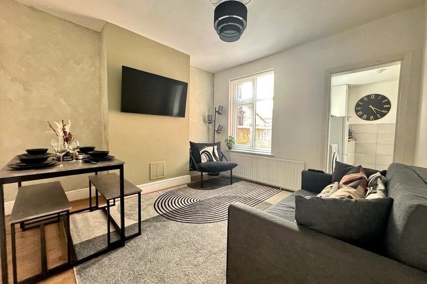 Central Luxe 4br House|freeparking| 5 Tvs |Sleep10 - 노샘프턴