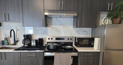 Super Cozy/Private Bachelor Pad in Serene Neighborhood