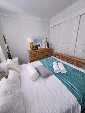 3 chambres, fer et planche à repasser, Wi-Fi, draps fournis