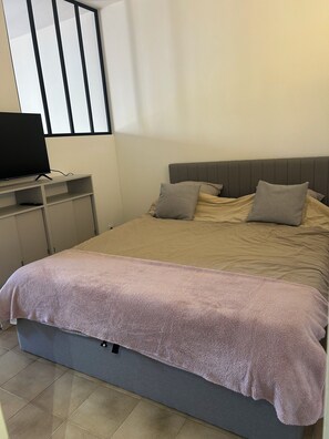 1 bedroom, iron/ironing board, WiFi, bed sheets