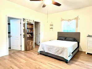 3 chambres, fer et planche à repasser, Wi-Fi, draps fournis