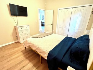 3 bedrooms, iron/ironing board, WiFi, bed sheets