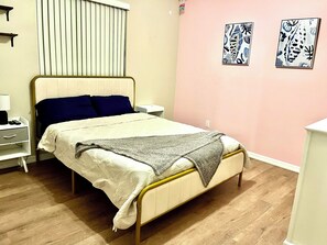 3 bedrooms, iron/ironing board, WiFi, bed sheets - Pet Friendly, 3-bedroom house with AC, WiFi in welcoming Palm Coast (Palm Coast)