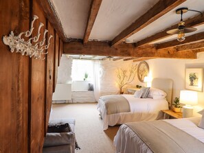 2 bedrooms, individually decorated, individually furnished, free WiFi - Bwthyn Canol (Harlech)