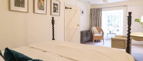 2 bedrooms, individually decorated, individually furnished, free WiFi