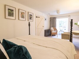 2 bedrooms, individually decorated, individually furnished, free WiFi