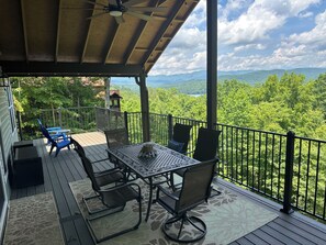 Outdoor dining - Mountain-lake view. Hike, winery water sports In Bear Paw. New & handicap kind. (Murphy)