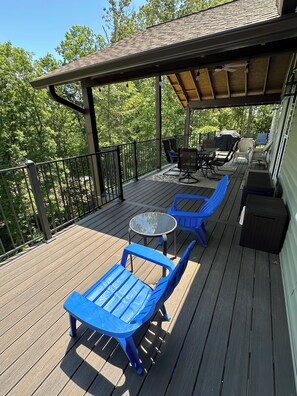 Outdoor dining - Mountain-lake view. Hike, winery water sports In Bear Paw. New & handicap kind. (Murphy)