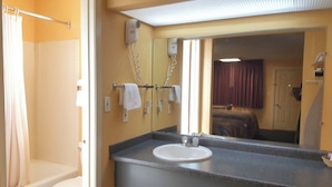 Bathroom - Budget Inn (Coleman)