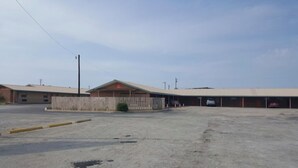Front of property - Budget Inn (Coleman)