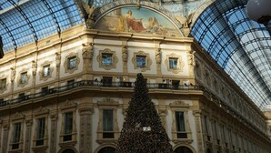 A grand building with a large glass dome and ornate architectural details. - Duomo Center Apartment 2 (Milano)