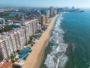 On the beach - Beachfront Paraiso I Costa Bonita (Mazatlan)