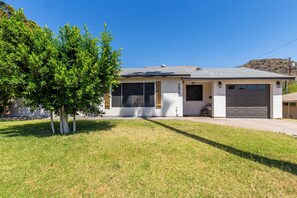 Exterior - Charming 3-bedroom house with AC, WiFi in Sunnyslope! (Phoenix)