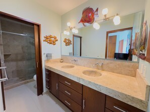 Shower, jetted tub, hair dryer, towels