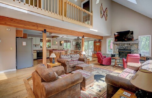 Mountain Lake Getaway