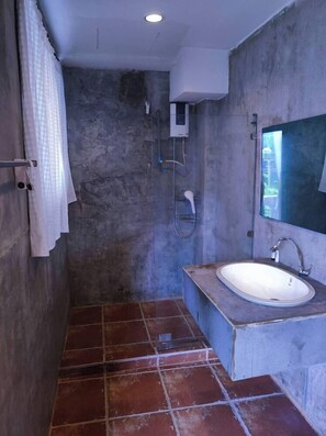 Bathroom - Around The World Bed and Breakfast (Bangkok)
