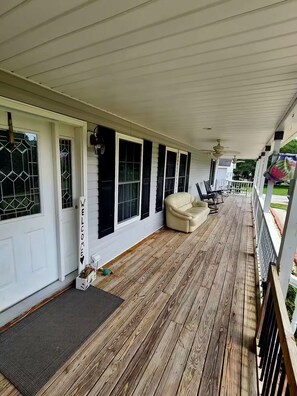 Exterior detail - Wildlife Retreat Near the Beach (Hampstead)