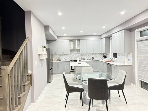 Modern 4Bdrm Home with Fireplace