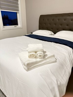 4 chambres, bureau, fer et planche à repasser, accès au Wi-Fi (inclus)