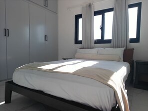 3 dormitorios, tabla de planchar con plancha, wifi gratis y ropa de cama