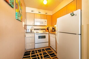 Condo, 2 Bedrooms, Ocean View | Private kitchen