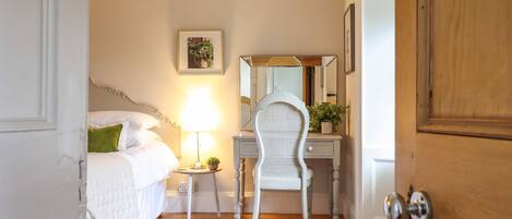 2 bedrooms, individually decorated, individually furnished, free WiFi