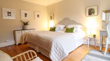 2 quartos, individualmente decorados, individualmente mobiliados
