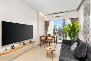 Appartement de base, non-fumeur, balcon | Aire de séjour | Téléviseur