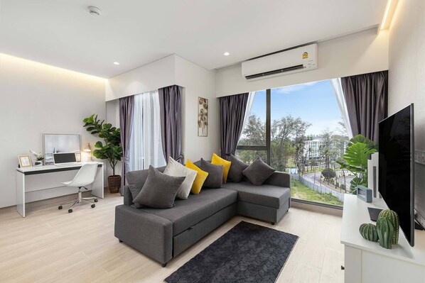 Superior Apartment, 2 Bedrooms, Non Smoking, Balcony | Living area