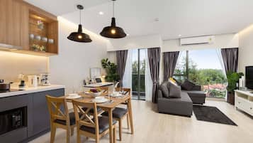 Superior Apartment, 2 Bedrooms, Non Smoking, Balcony | Living area | TV