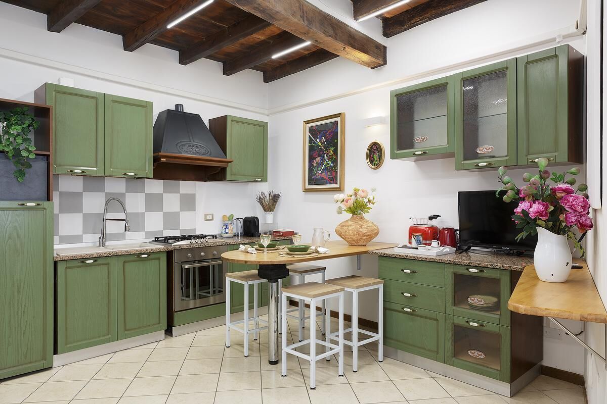 Four, plaque de cuisson, cafetière/bouilloire