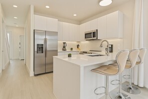 Comfort Suite, Patio | Private kitchen | Full-size fridge, microwave, oven, dishwasher